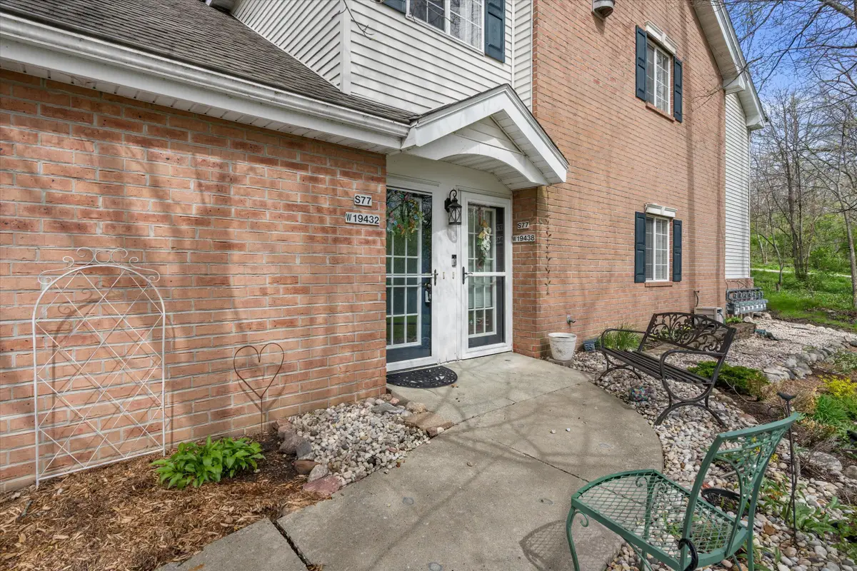 S77W19432 Lakewood Dr, Muskego, WI 53150 - #1