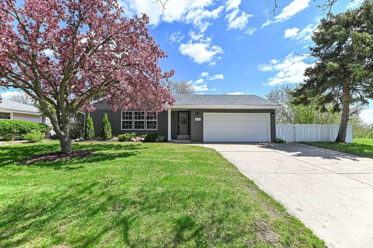 8122 S Wake Forest Dr, Oak Creek, WI 53154 - #1