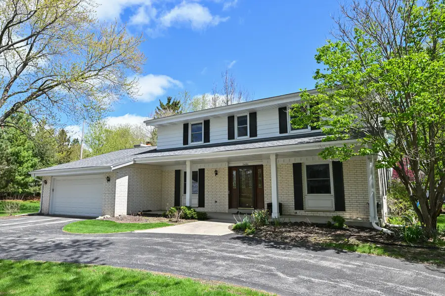 2490 De Carlin Dr, Brookfield, WI 53045 - #2