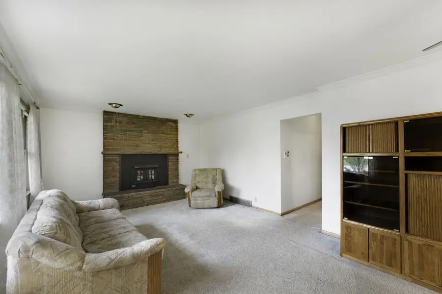 9830 W Metcalf Pl, Milwaukee, WI 53222 - #3
