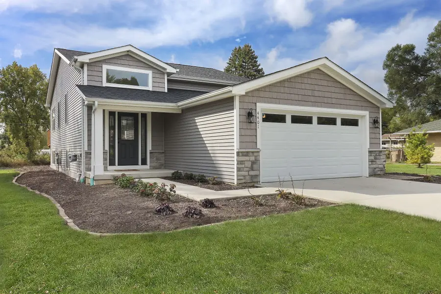 4401 122nd St, Pleasant Prairie, WI 53158 - #2