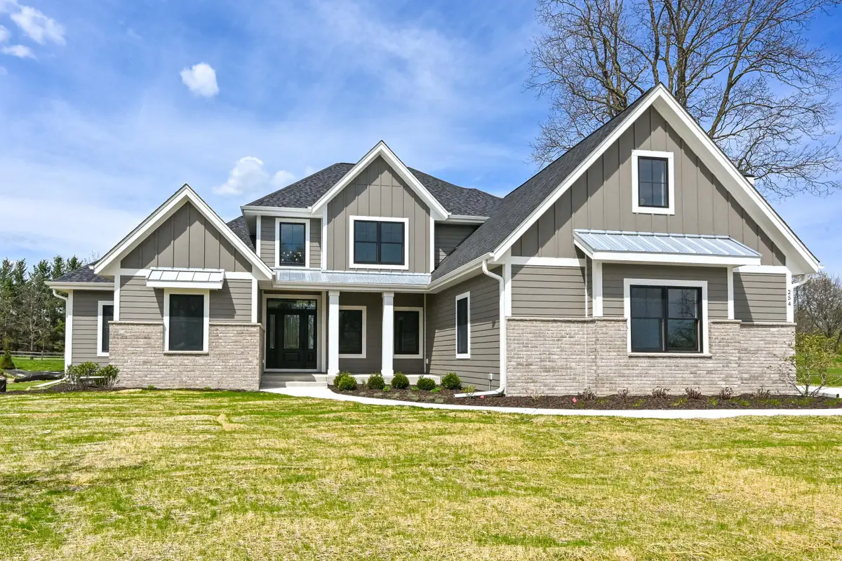 254 River Oaks Cir, Delafield, WI 53018 - #1