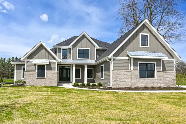 254 River Oaks Cir, Delafield, WI 53018