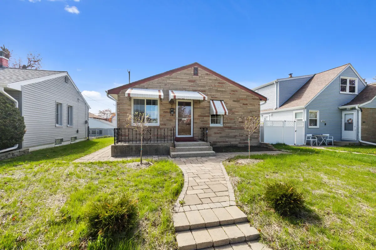 3319 S 25th St, Milwaukee, WI 53215 - #1