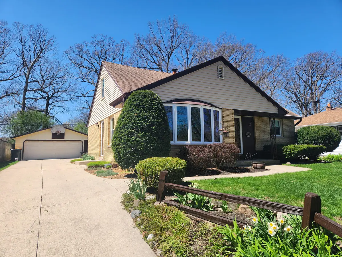 2945 S 104th St, West Allis, WI 53227 - #1