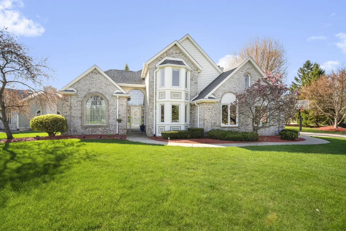 5770 S Golden Rain Ln, New Berlin, WI 53151 - #1