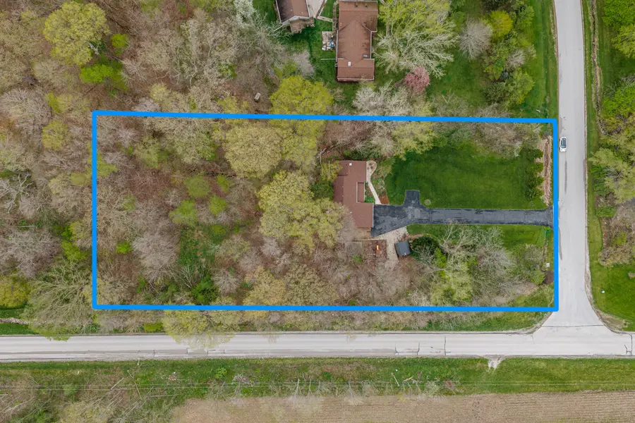 S86W24960 Stonehill Dr, Vernon, WI 53149 - #2