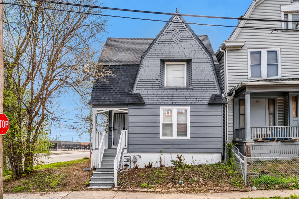 3701 W Kilbourn Ave, Milwaukee, WI 53208 - #1