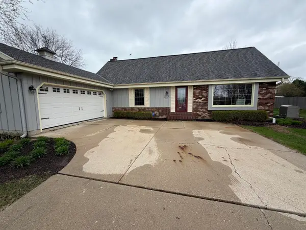 1701 W River Forest Dr, Mequon, WI 53092