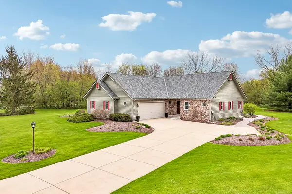 N43W33183 Glen Parc Cir, Nashotah, WI 53058