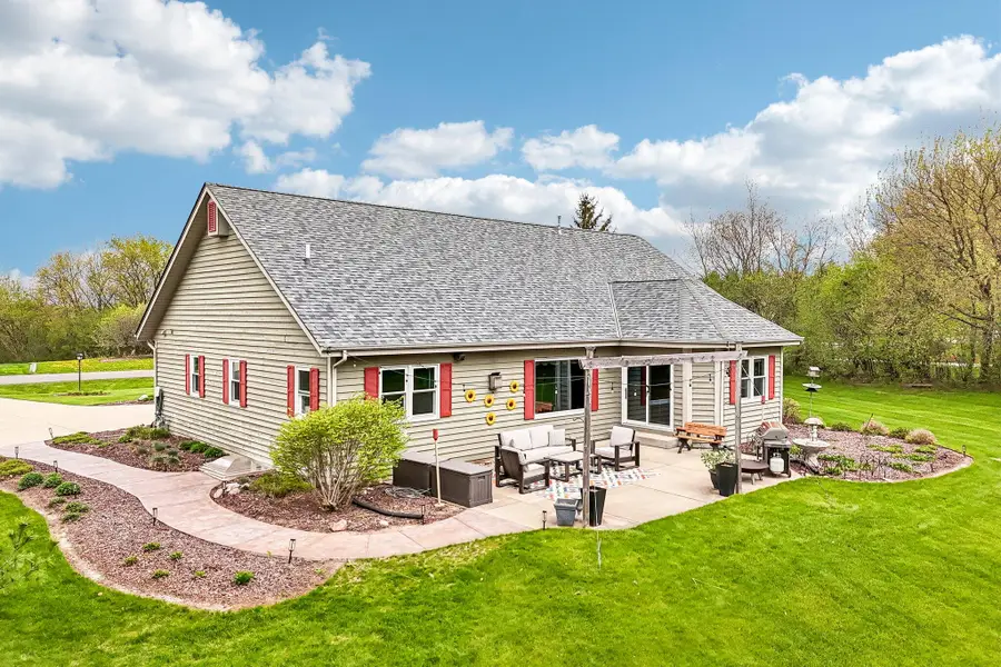 N43W33183 Glen Parc Cir, Nashotah, WI 53058 - #3
