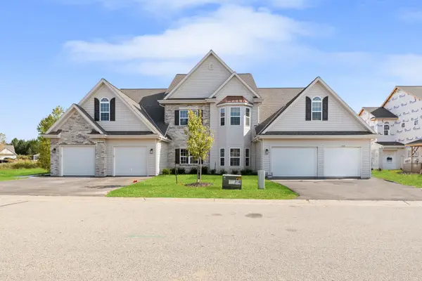 1824 Horseshoe Ln, Slinger, WI 53086