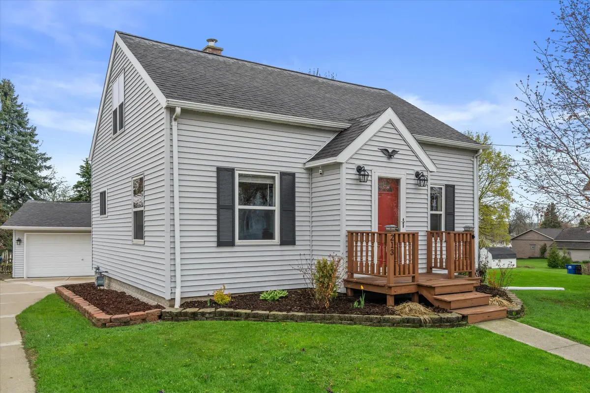 213 Fond Du Lac St, Mount Calvary, WI 53057 - #1