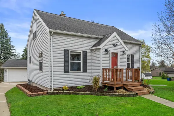 213 Fond Du Lac St, Mount Calvary, WI 53057