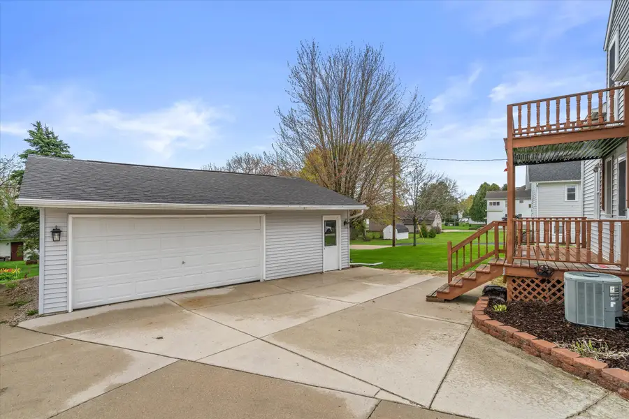 213 Fond Du Lac St, Mount Calvary, WI 53057 - #3