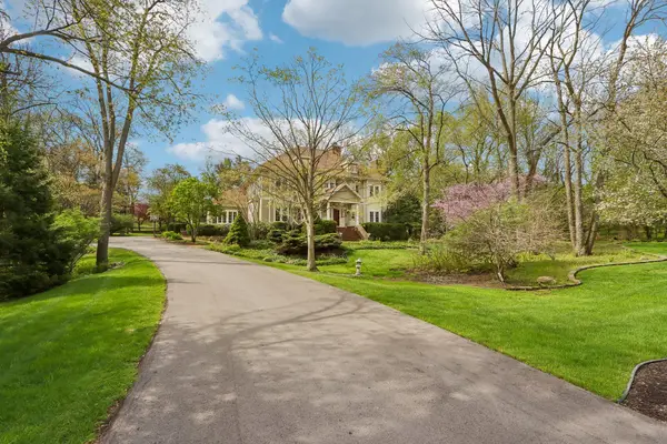 N29W30593 Foxwood Dr, Delafield, WI 53072