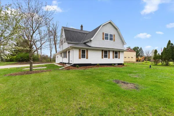 2185 E Newark Dr, Trenton, WI 53090
