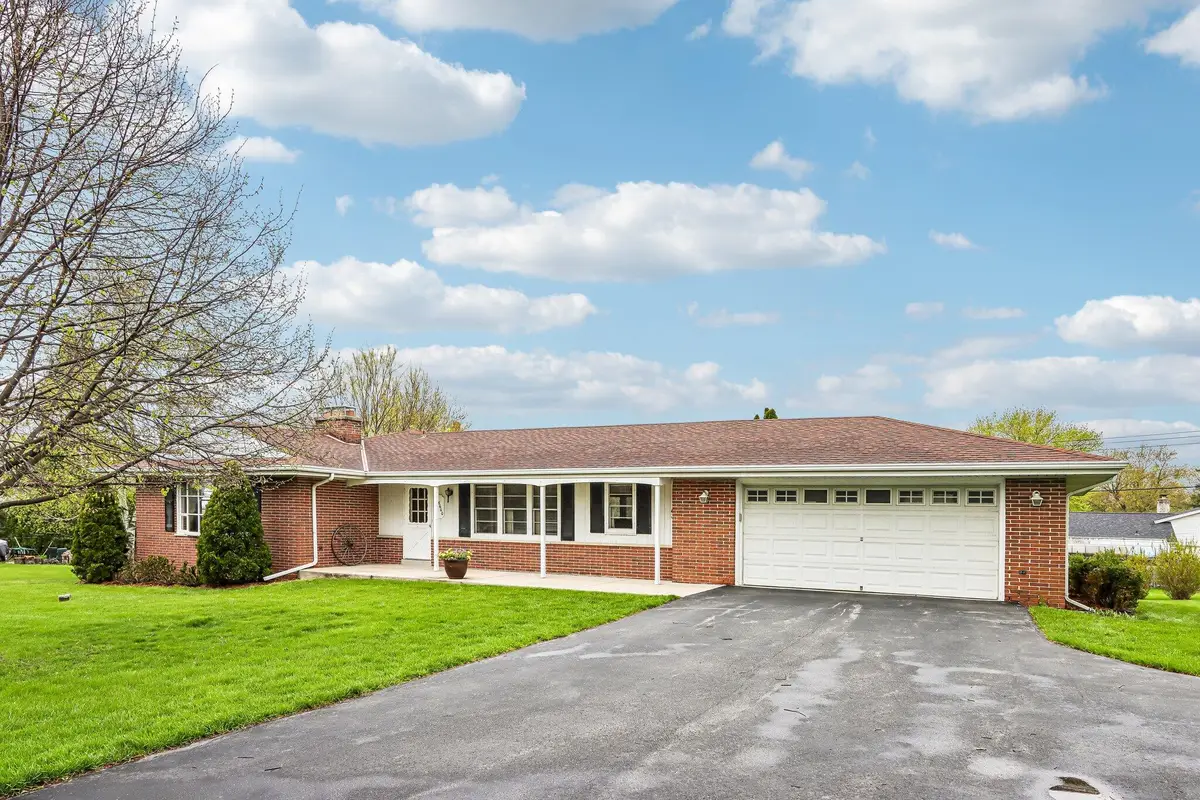 18660 Arcadia Pl, Brookfield, WI 53045 - #1
