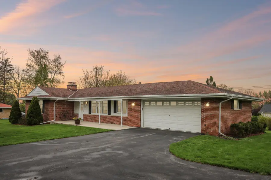 18660 Arcadia Pl, Brookfield, WI 53045 - #2