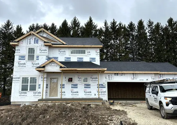 549 Hawks Ridge Rd, Grafton, WI 53024