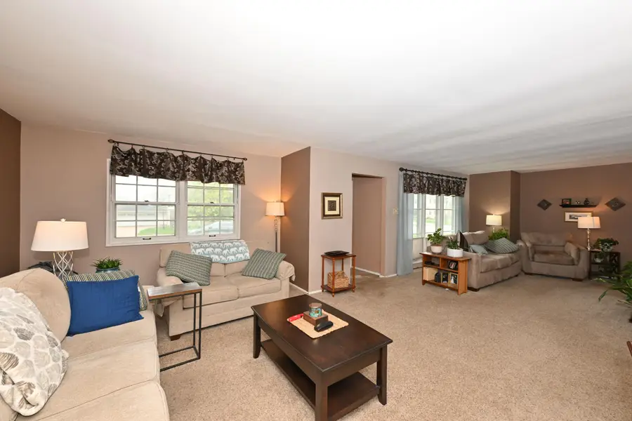 9020 W Hawthorne Ave, Milwaukee, WI 53226 - #2