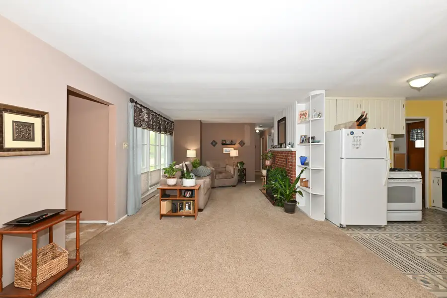 9020 W Hawthorne Ave, Milwaukee, WI 53226 - #3