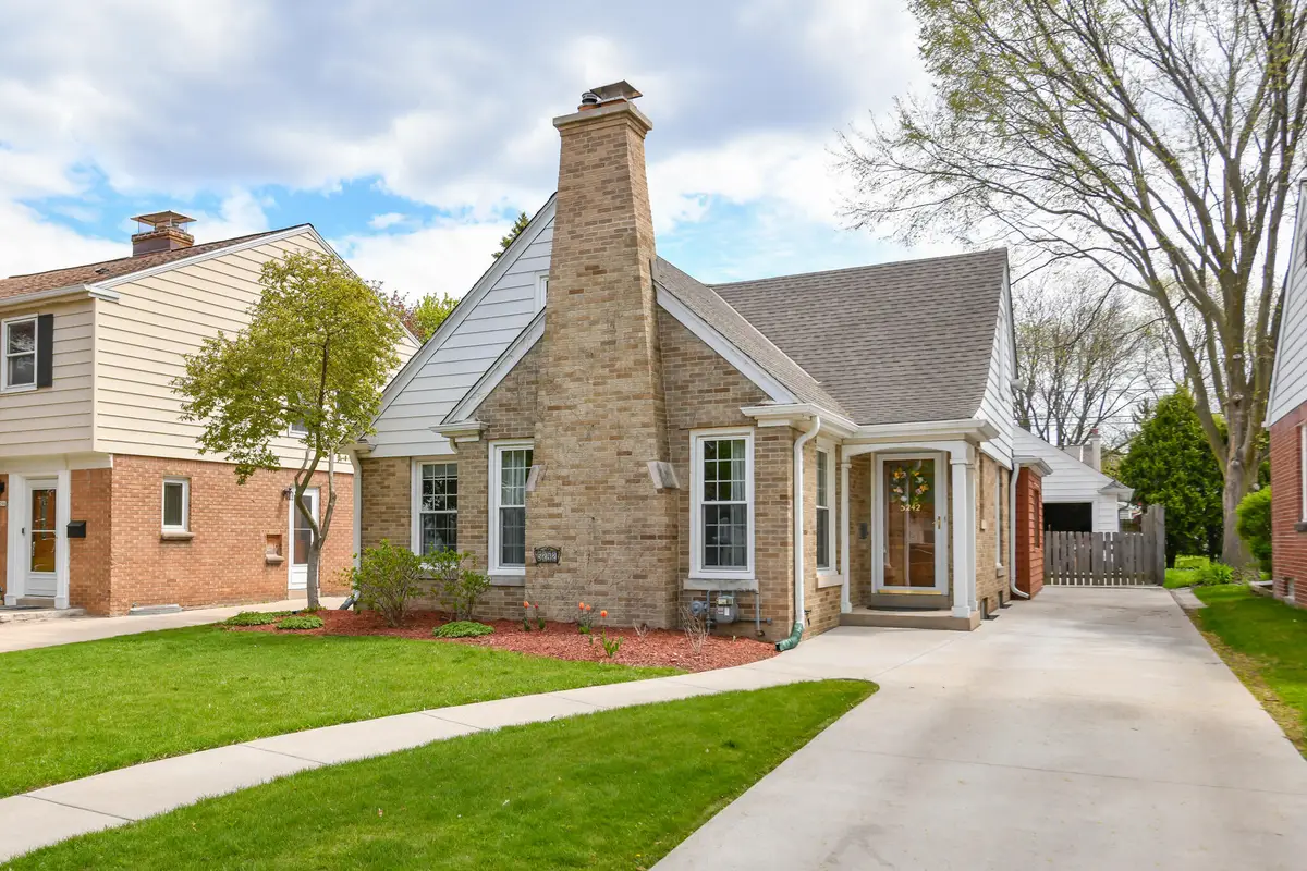 5242 N Bay Ridge Ave, Whitefish Bay, WI 53217 - #1