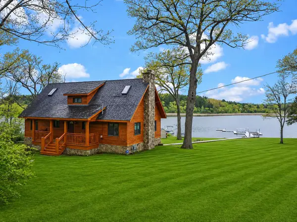 N6993 Oakwood Rd, Richmond, WI 53190