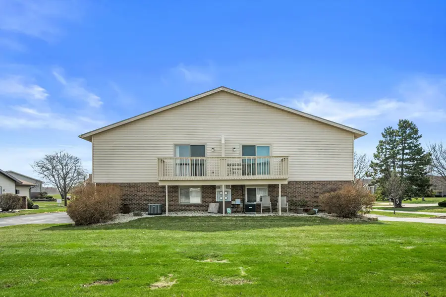 10340 W Parkwood Dr, Franklin, WI 53132 - #3