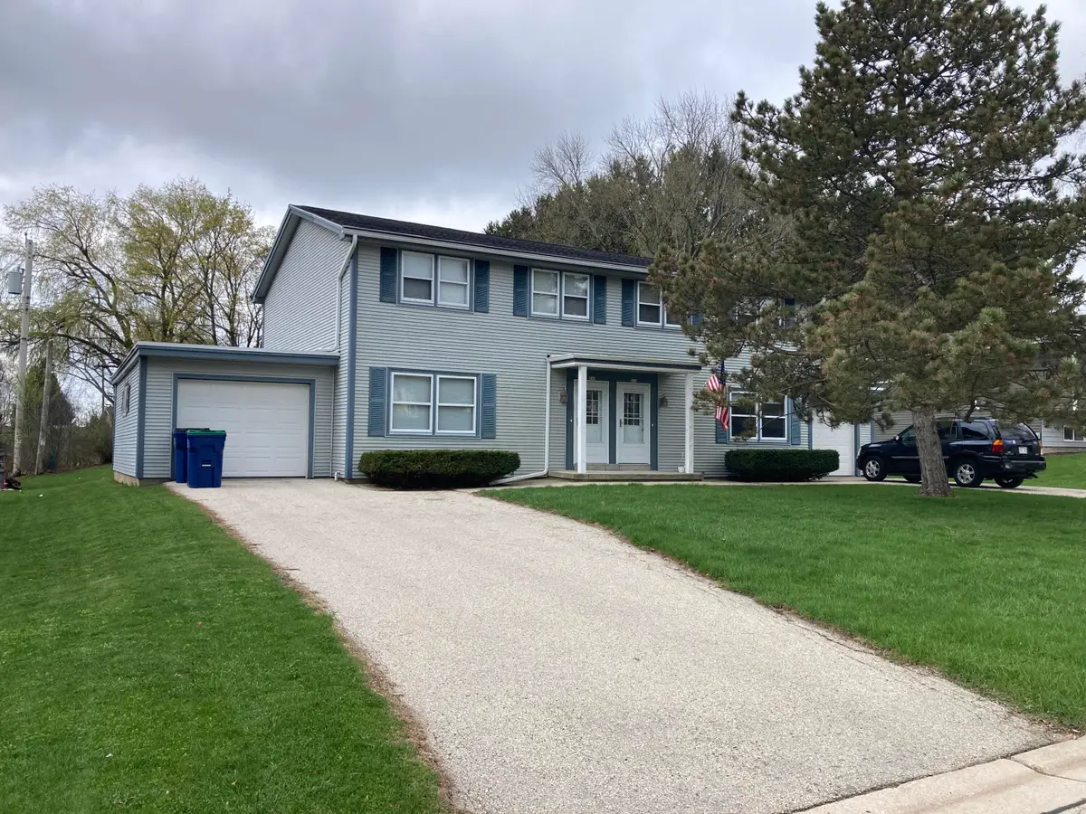213 Summit Dr, Fredonia, WI 53021 - #1