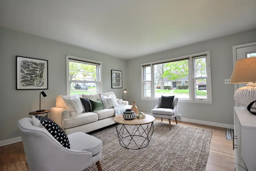 236 N 90th St, Milwaukee, WI 53226 - #3