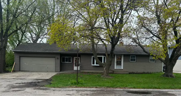 3704 S 56th St, Greenfield, WI 53220