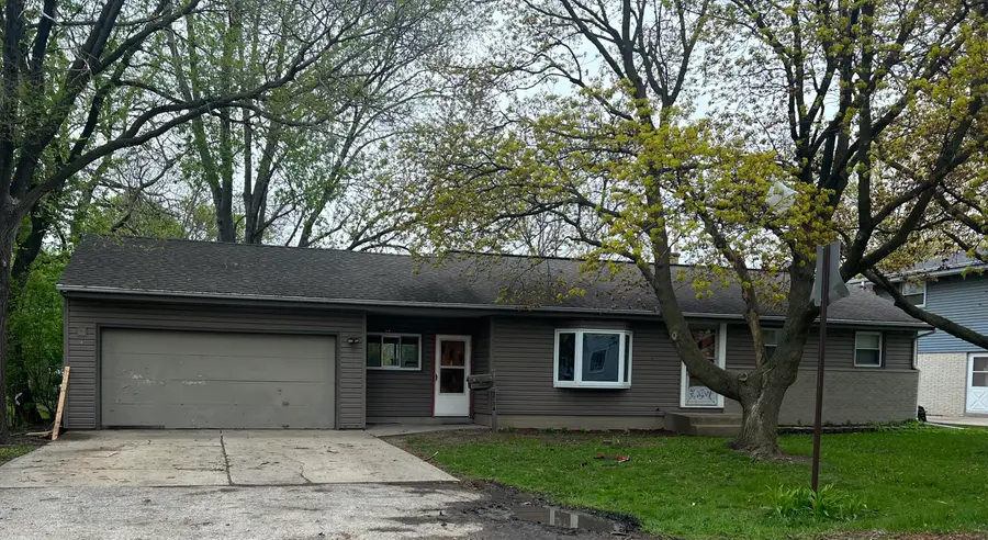 3704 S 56th St, Greenfield, WI 53220 - #2