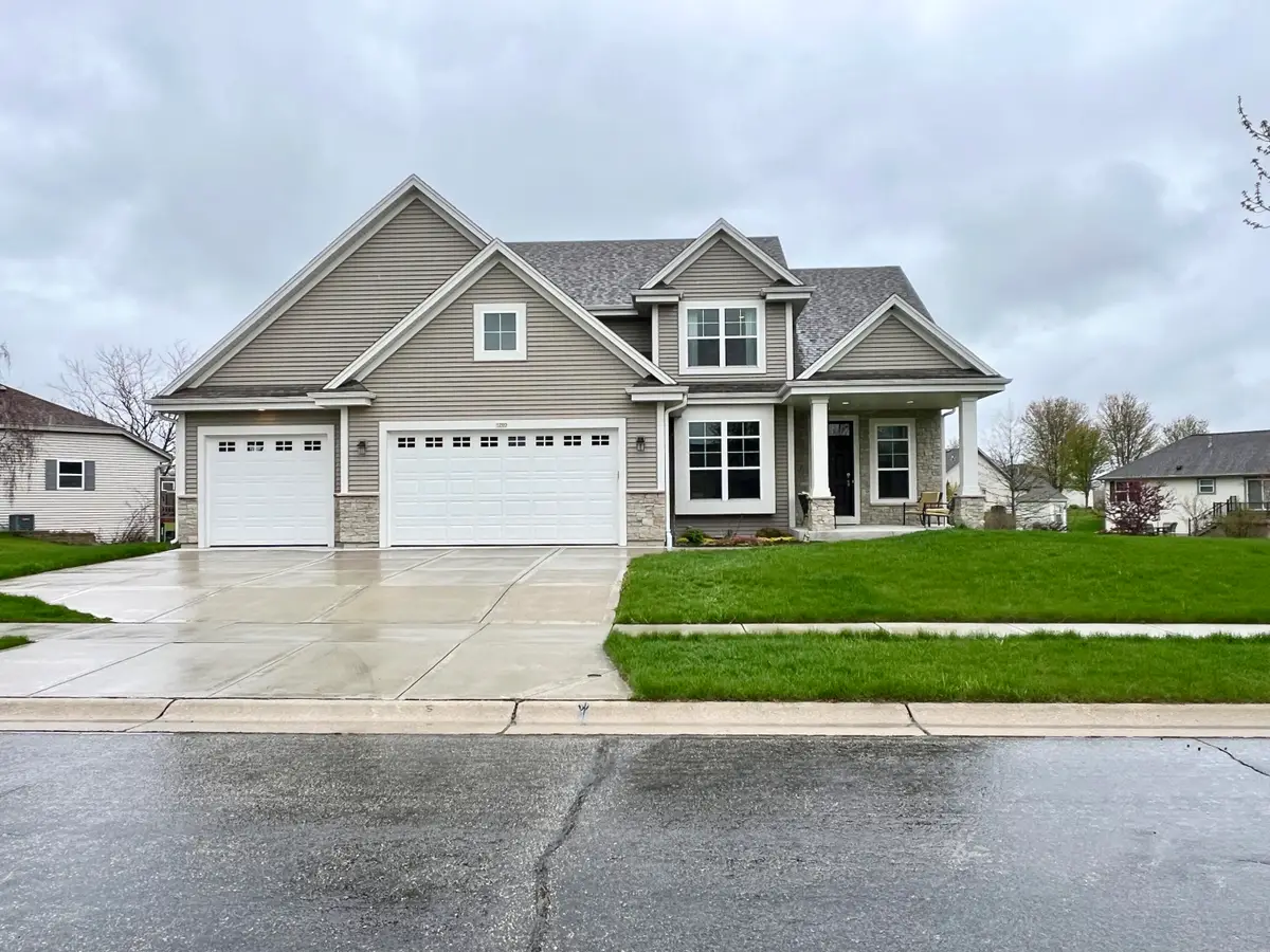 1260 Chippewa Dr, Hartford, WI 53027 - #1