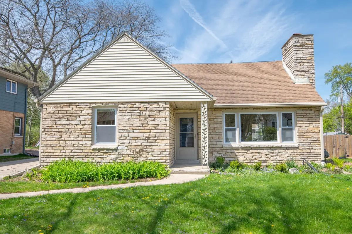 8031 N Whitney Rd, Fox Point, WI 53217 - #1