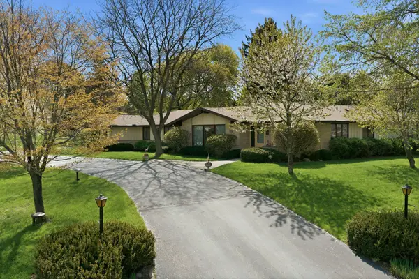 15085 Cascade Dr, Elm Grove, WI 53122