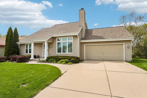 1900 Wexford Ln, Waukesha, WI 53186
