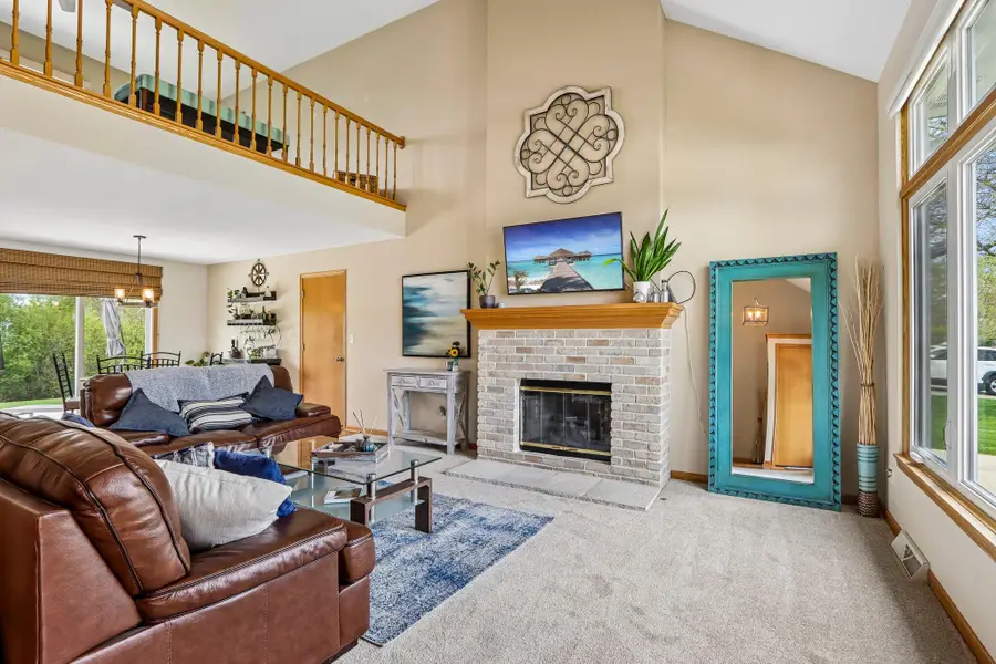 1900 Wexford Ln, Waukesha, WI 53186 - #3