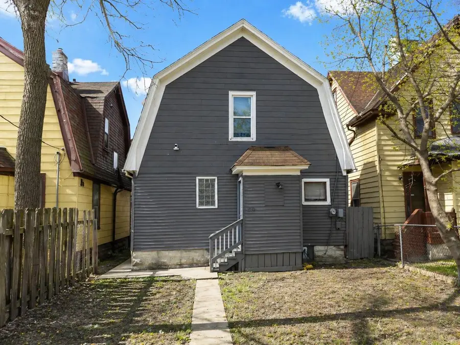 1514 N Burleigh Ave, Milwaukee, WI 53206 - #2