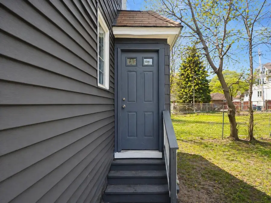 1514 N Burleigh Ave, Milwaukee, WI 53206 - #3