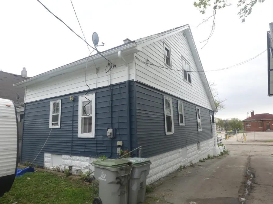 2214 W Auer Ave, Milwaukee, WI 53206 - #3