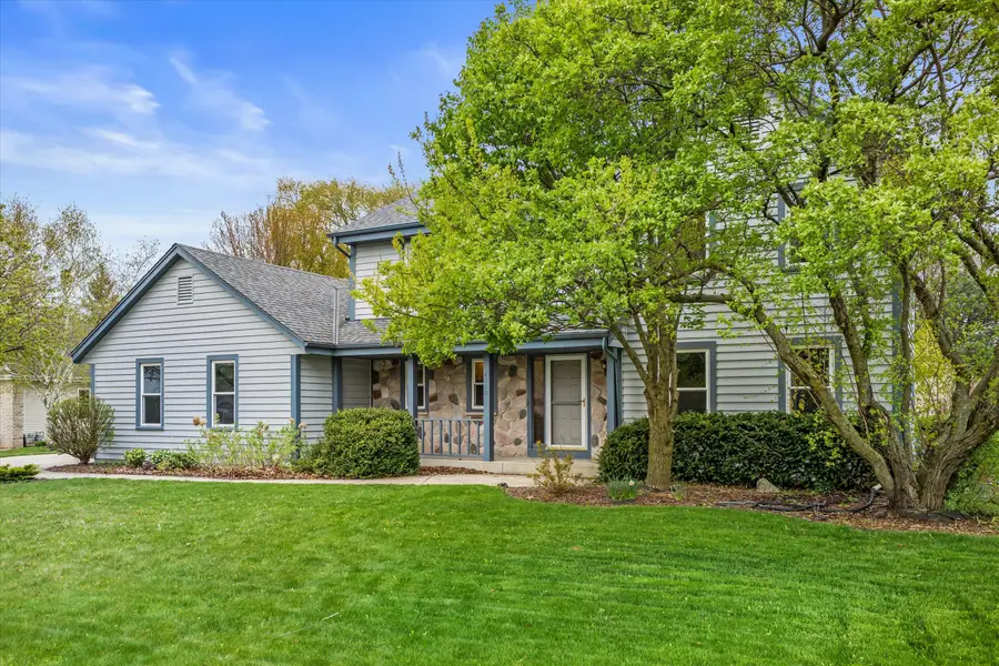 4039 W Cypress Ln, Franklin, WI 53132 - #2