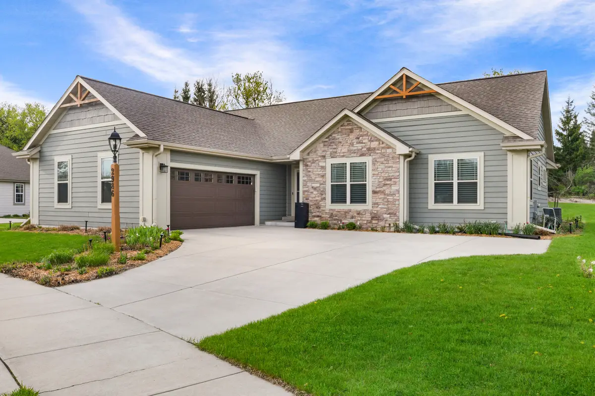 2986 Gateway Ave, Hartford, WI 53027 - #1