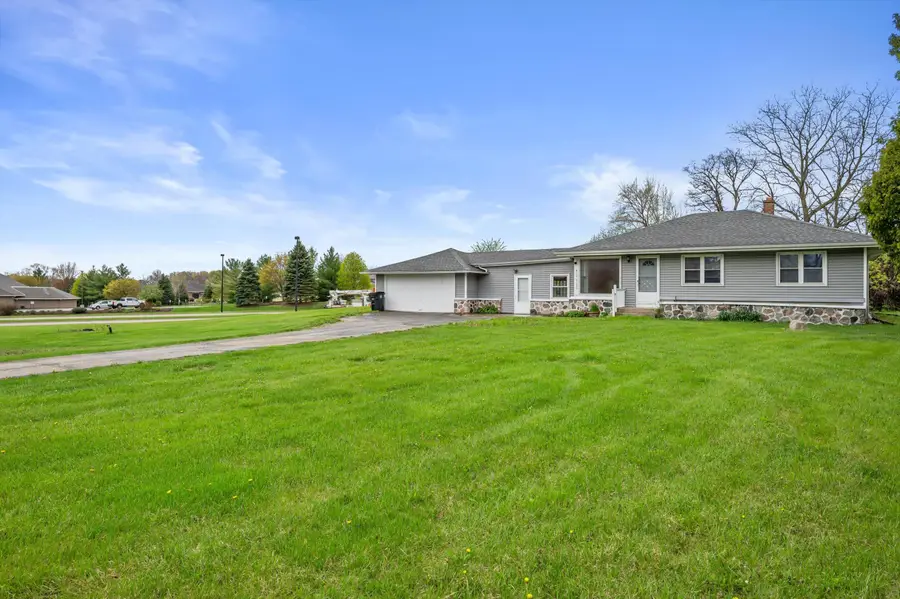 W126N7009 Highland Dr, Menomonee Falls, WI 53051 - #2