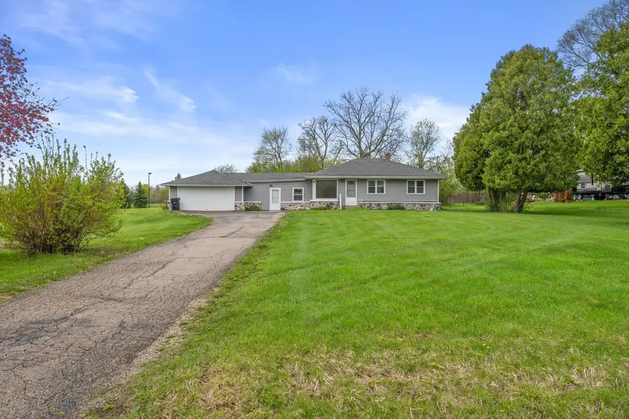 W126N7009 Highland Dr, Menomonee Falls, WI 53051 - #3