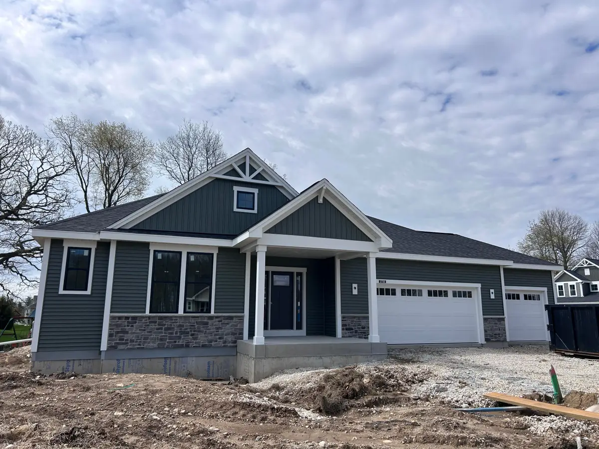 1733 Palmer Ct, Hartford, WI 53027 - #1
