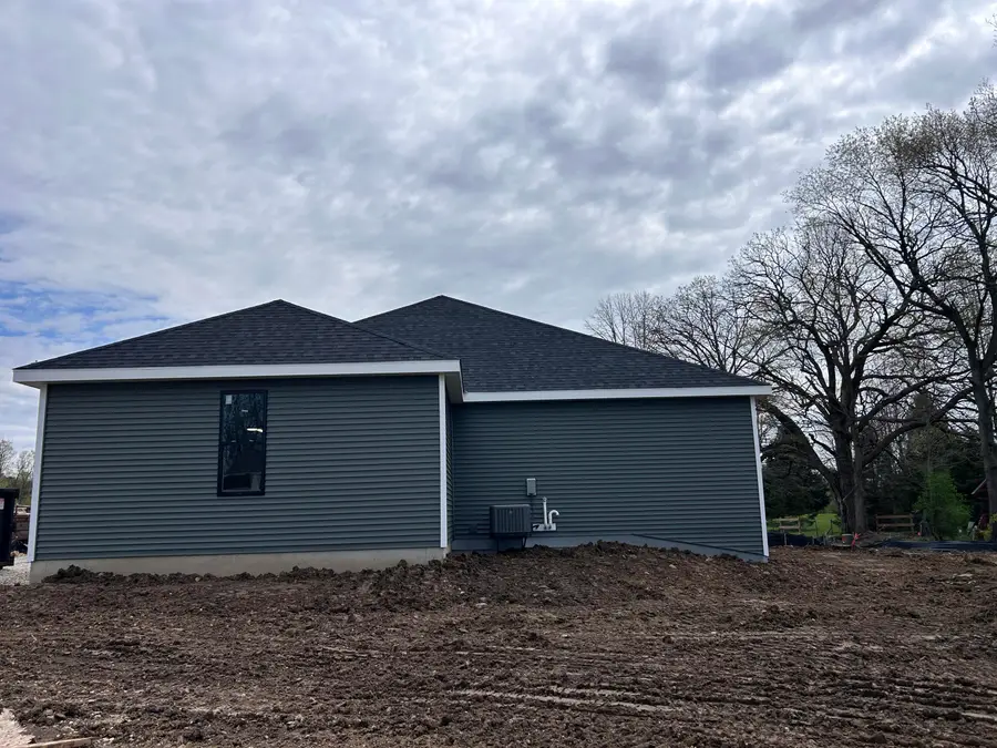 1733 Palmer Ct, Hartford, WI 53027 - #2