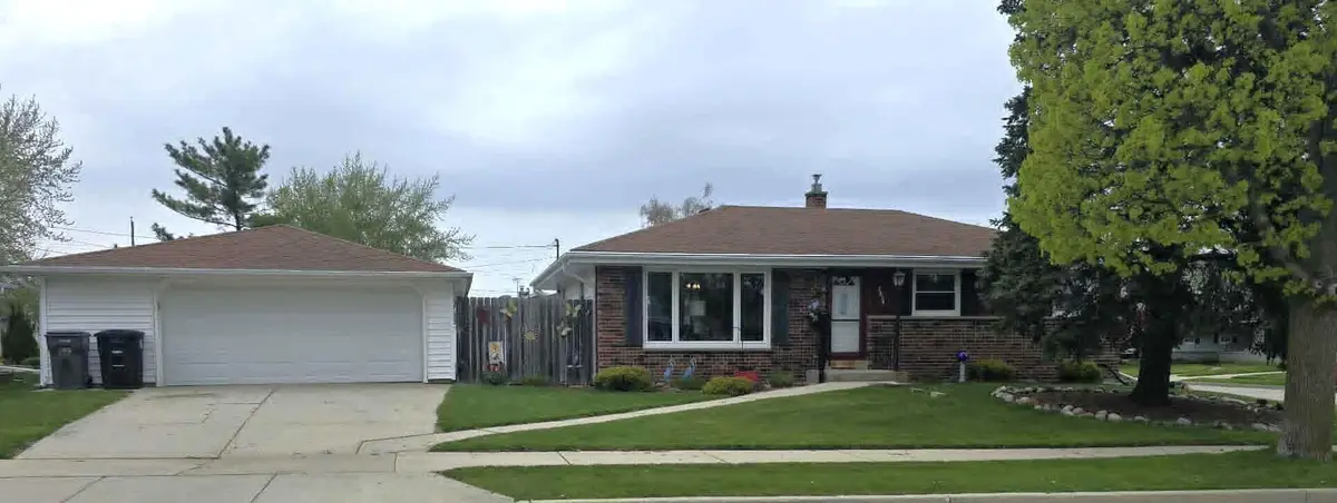 2834 E Eaton Ln, Cudahy, WI 53110 - #1