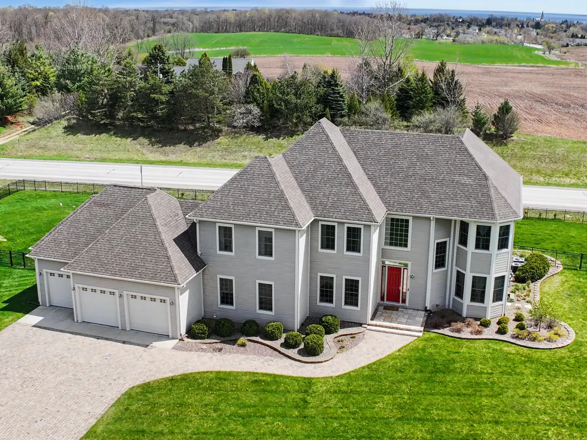 3268 Bay Hill Rd, Port Washington, WI 53074 - #1