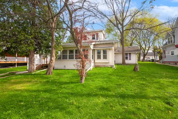 243 W Sumner St, Hartford, WI 53027